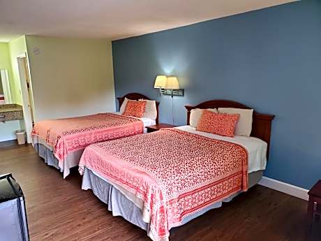 Queen Room with Two Queen Beds - Smoking