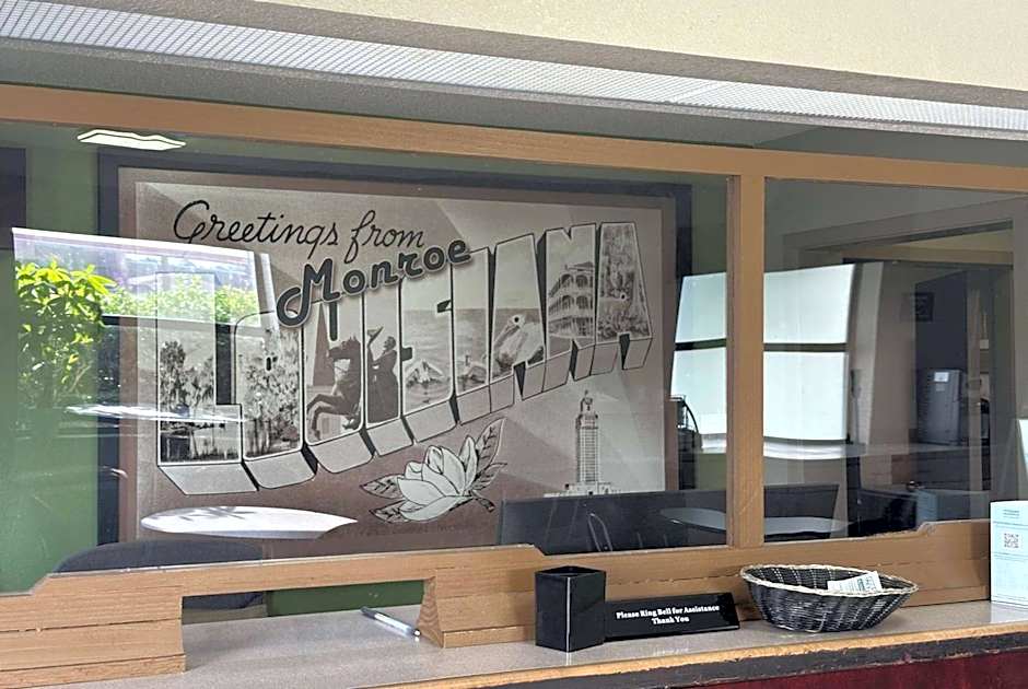 Super 8 by Wyndham Monroe