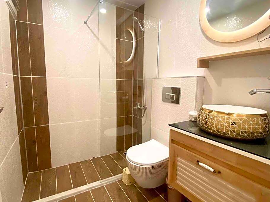 LICENSED ,JAZZY TOP CLASS 3 BEDROOMS HOMES 100Mb Wi-Fi