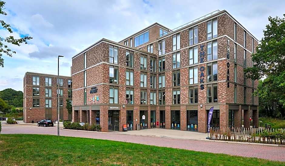 For Students Only The Oaks in Coventry