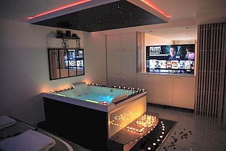 Suite with Hot Tub