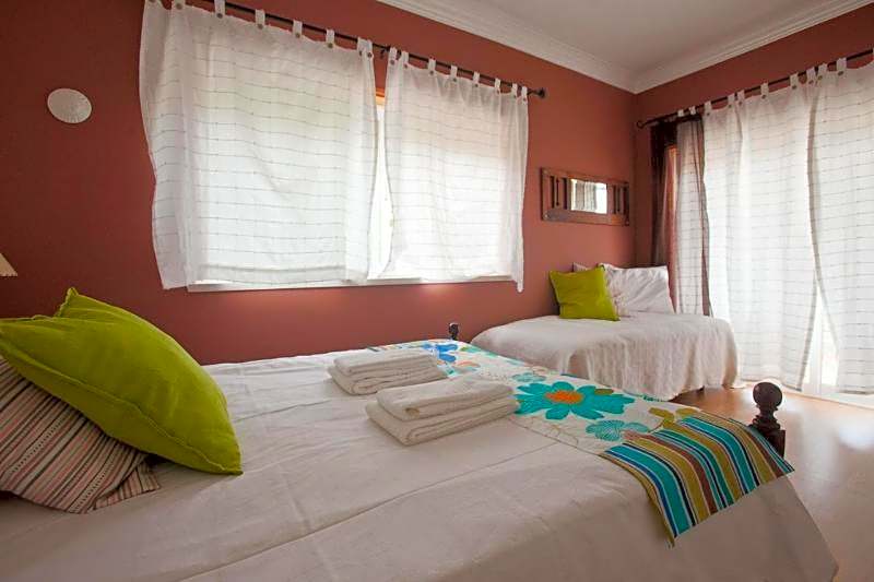 Ericeira Chill Hill Hostel & Private Rooms