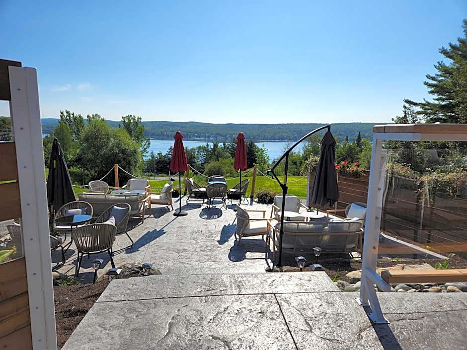 Au Sommet du Lac Magog