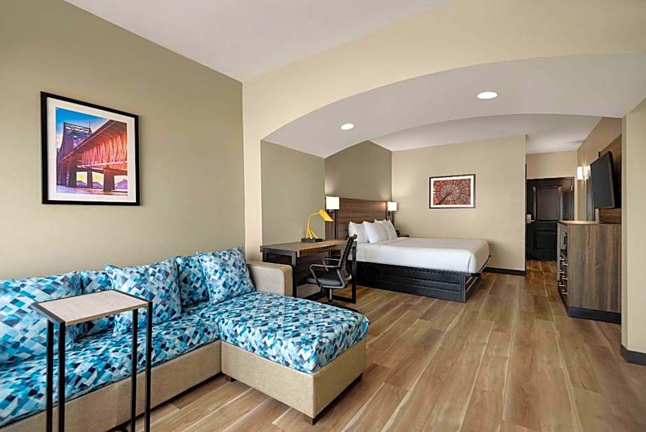 La Quinta Inn & Suites by Wyndham Gonzales