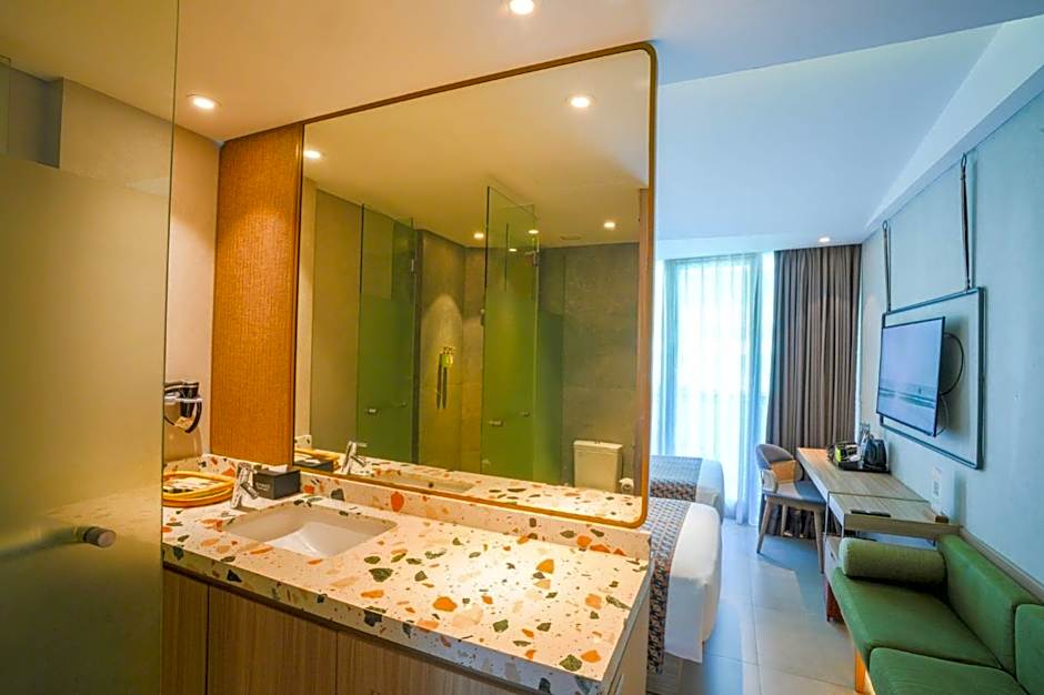 Photo 1 of 4 of Executive 2 Beds, Pool View
