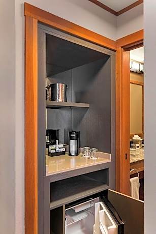 Premier River King Room