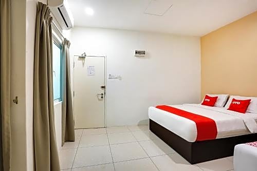 OYO 89677 Sunflower Hotel