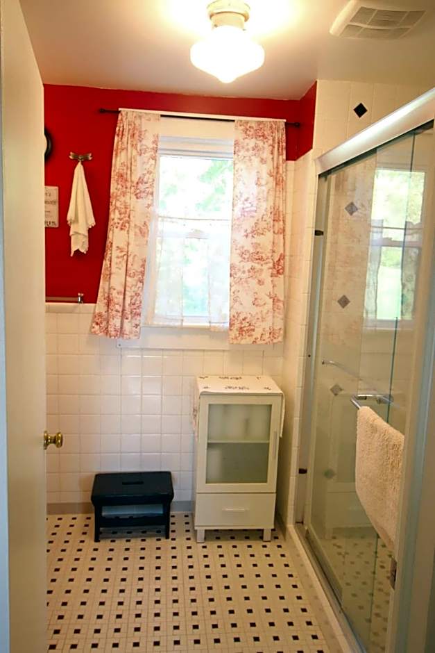 Awesome Flat Top Farmhouse