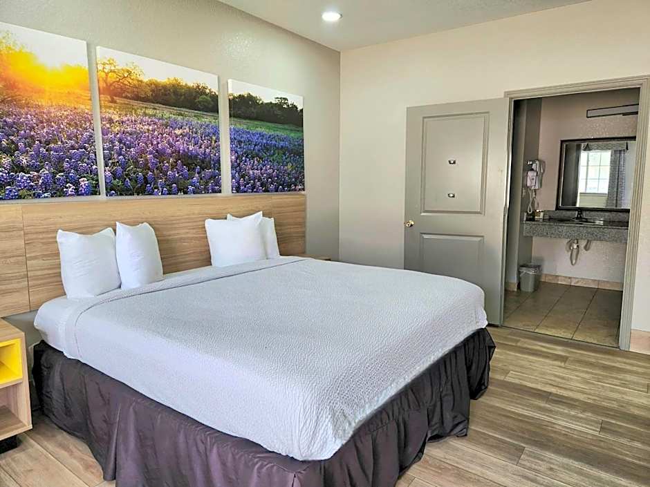 Days Inn by Wyndham Kenedy