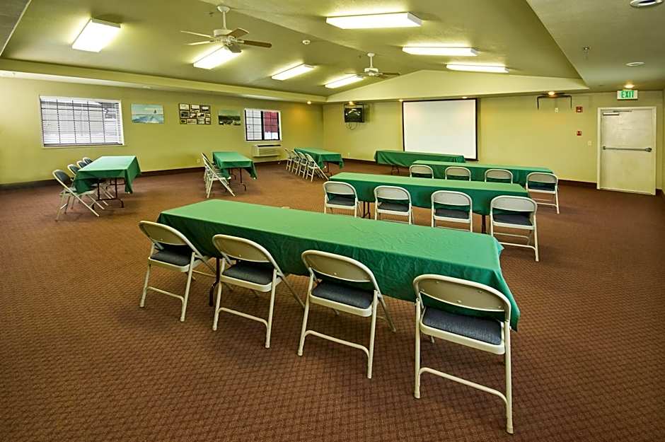 Super 8 by Wyndham McCall