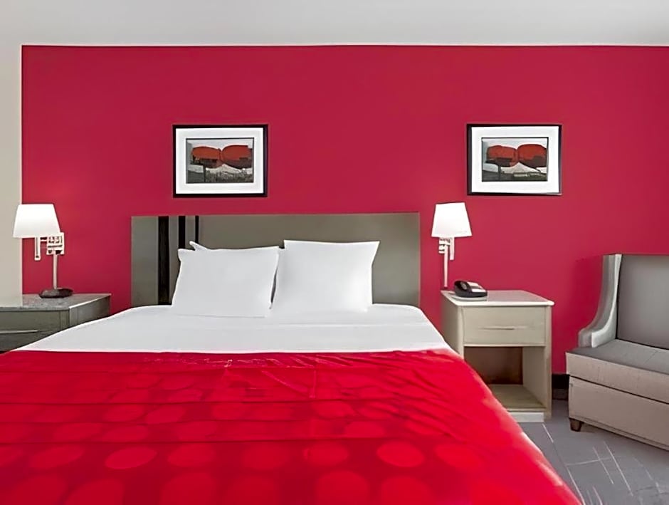 Clarion Pointe - Greensboro Coliseum Area