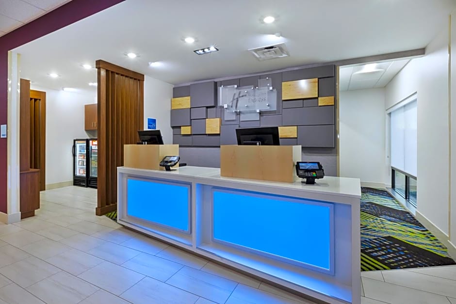 Holiday Inn Express & Suites - Painesville - Concord, an IHG Hotel