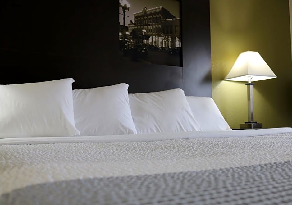 Super 8 by Wyndham La Crosse