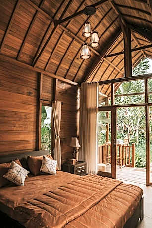 Wood Cabin Garden View with Free Scheduled Yoga Class (on Saturday)