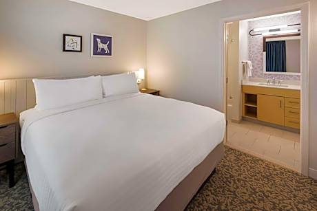 Two Bedroom King Suite - Hearing Accessible