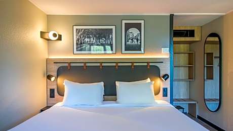 Superior Room - 1 King Bed