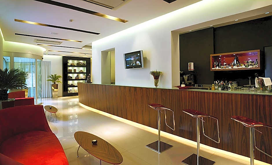 Card International Hotel