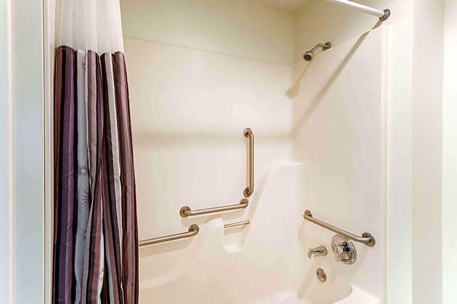 La Quinta Inn by Wyndham Chicago Willowbrook – Willowbrook, IL