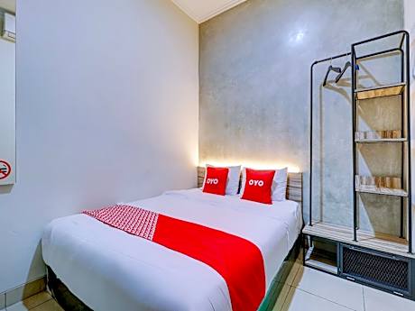 OYO 90215 Ada Residence