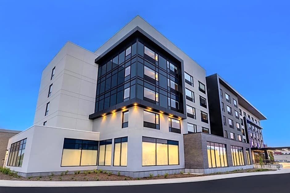 Holiday Inn Express And Suites St.Thomas. By IHG