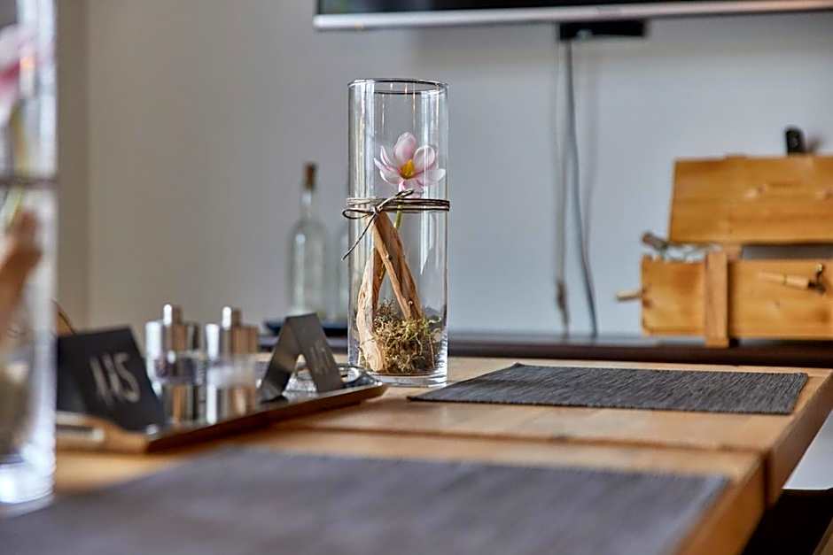 Moselhotel Weinhaus Simon `Sauna`Restaurant`ELadesäule