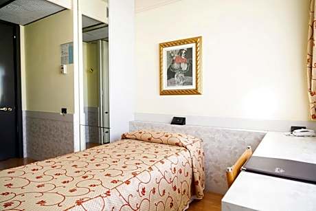 Economy Single Room