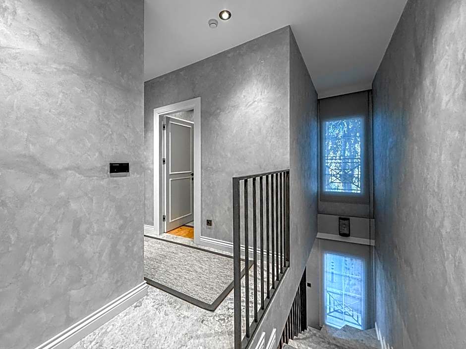 Ena Boutique Hotel & Residences