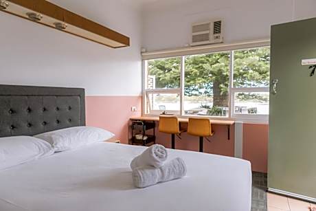 Black Swan Waterfront Motel