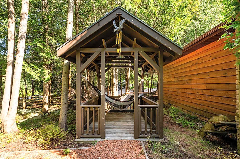 Evergreen Escape - Tobermory Chalet & Sauna