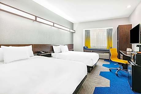 2 Queen Bed, Mobility/Hearing Accessible, Roll-In Shower, Non-Smoking