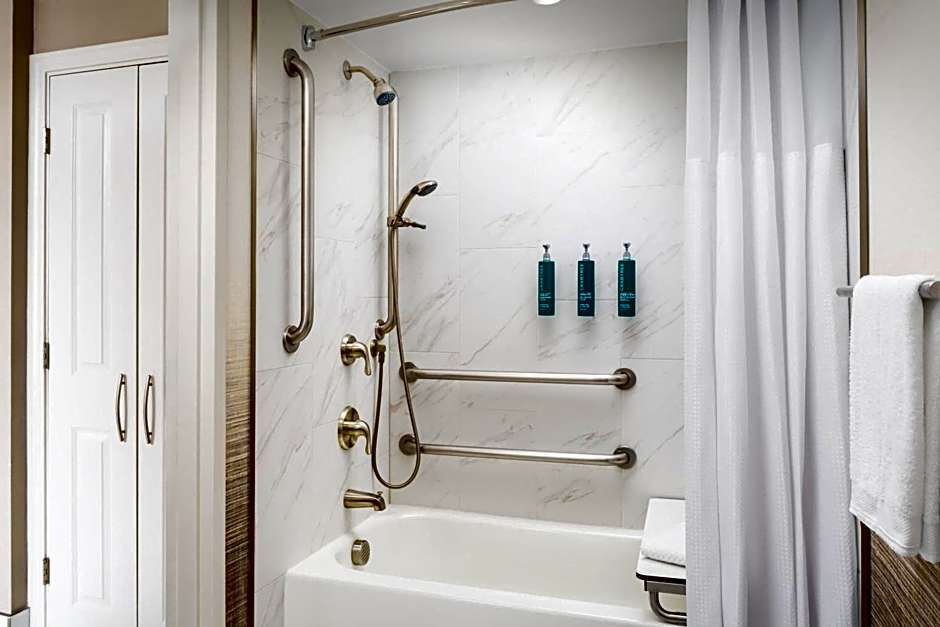 Photo 1 of 1 of Premium 1 King Bed, Accessible