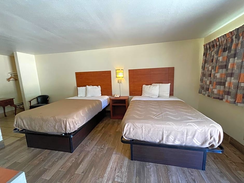 Evergreen Inn and R.V.