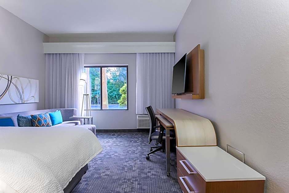 Courtyard by Marriott Tampa Brandon