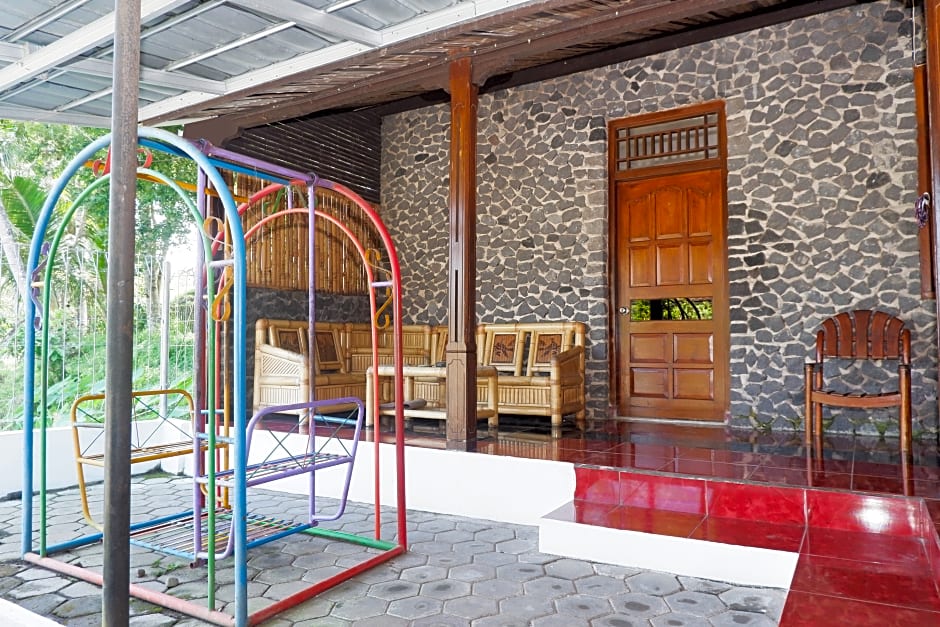 Rajasa Hotel by ZUZU