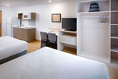 Standard Queen Room with Two Queen Beds and Dishwasher - Non-Smoking