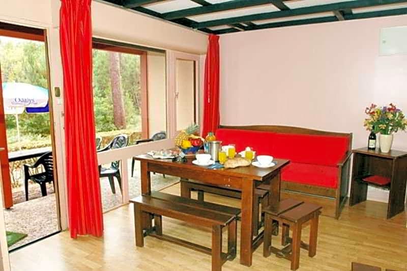 Village Sous les Pins