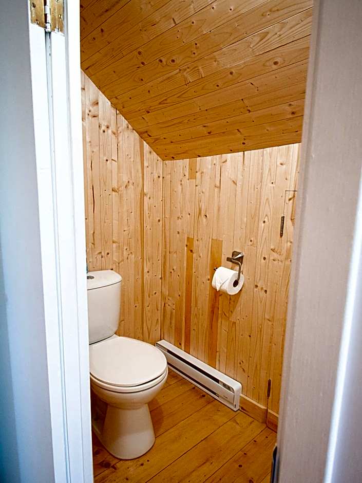 Accessible Trails with Private Hot tub and Firepit