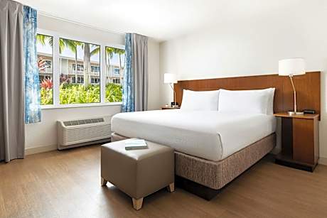 Deluxe King Room with Garden View