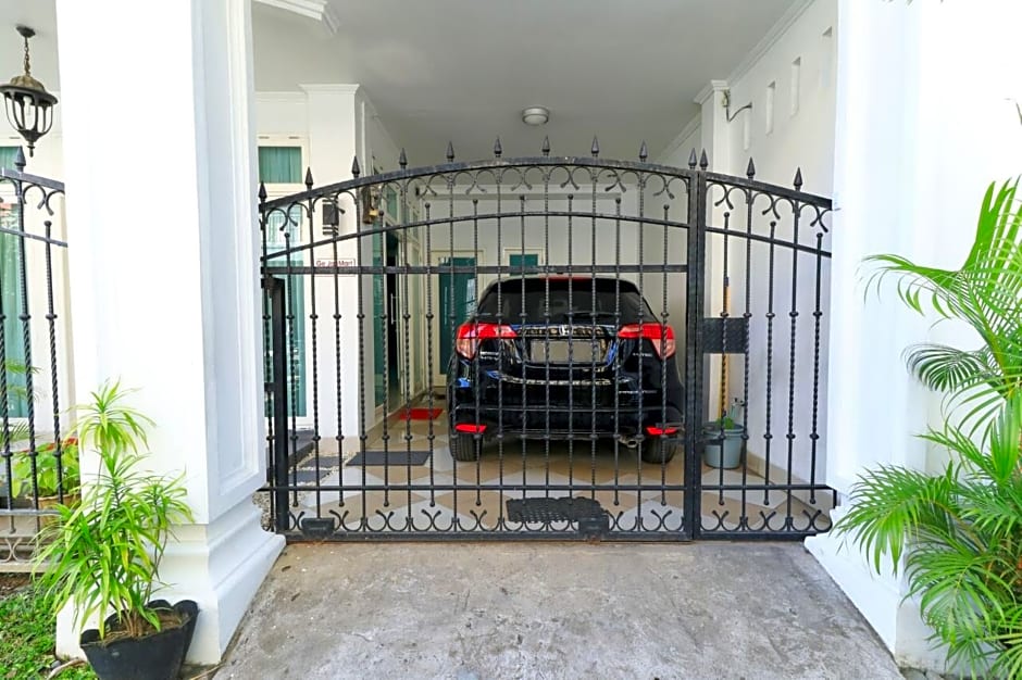 Ge JacMart Homestay Makassar by ZUZU