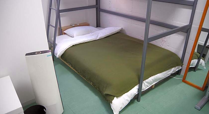 Travelers' house ROOTs