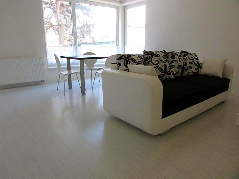 Martin City Stay - Elegant Apartment with Private Parking