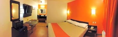 Deluxe King Room - Non-Smoking