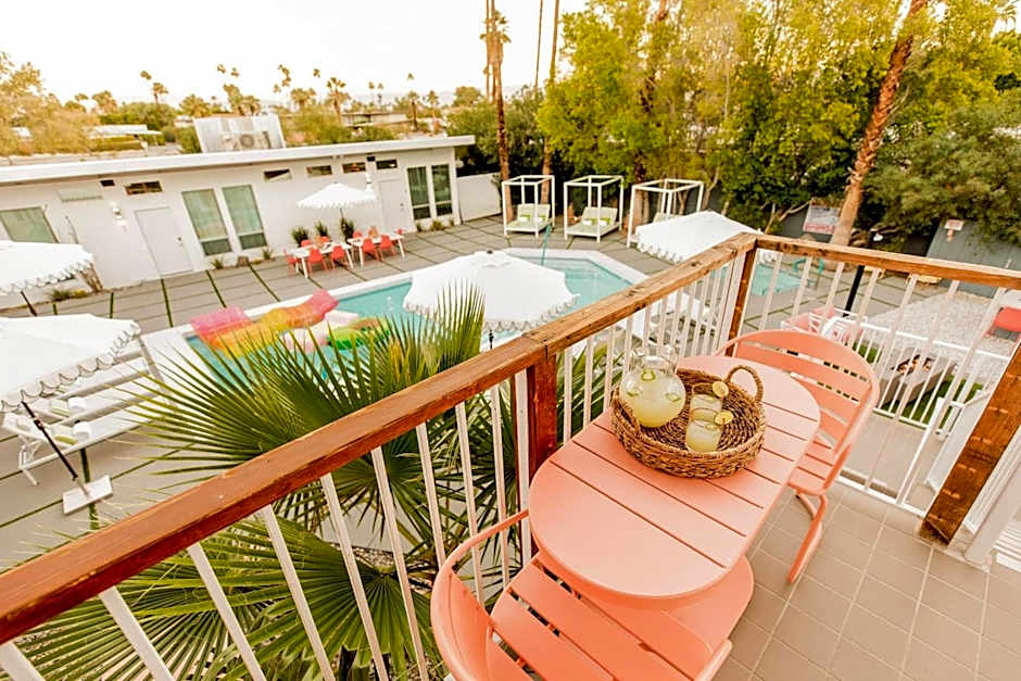 The Wesley by AvantStay Mid-Century Modern Oasis with Pool