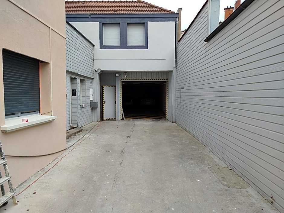 Grand Salon Cosy, proche centre Dijon & garage 2p