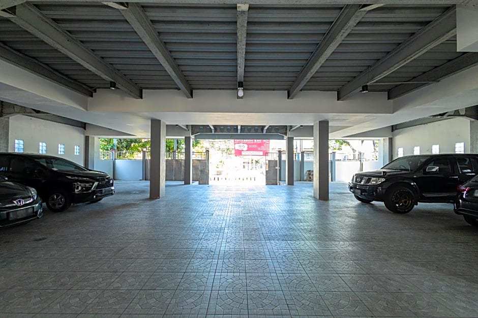 RedDoorz Near Universitas Wijaya Kusuma – Surabaja, IL