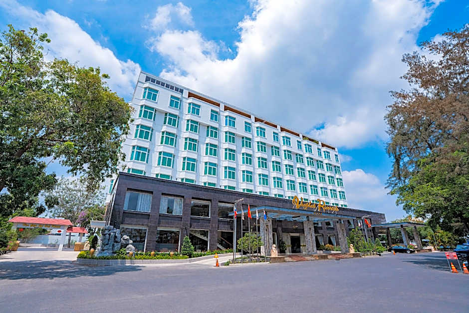 Van Phat Riverside Hotel