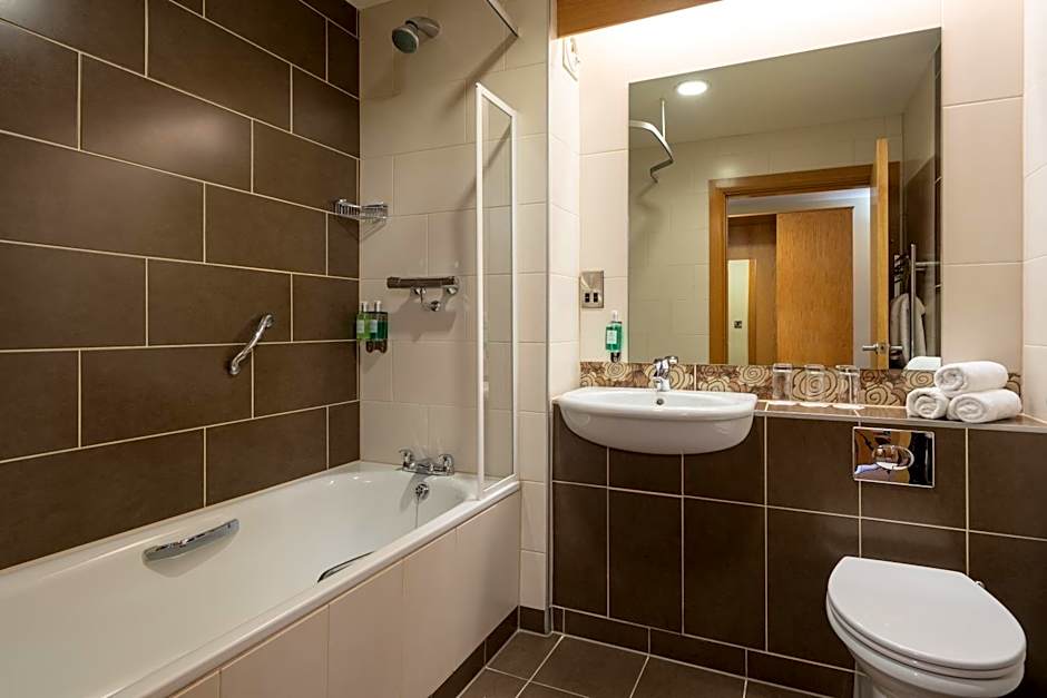 Belmore Court & Motel