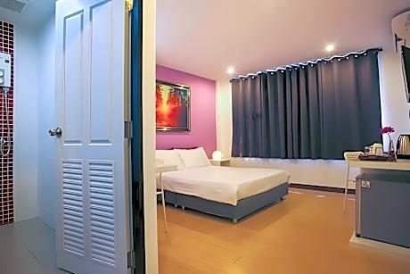 Queen Room - Non-Smoking