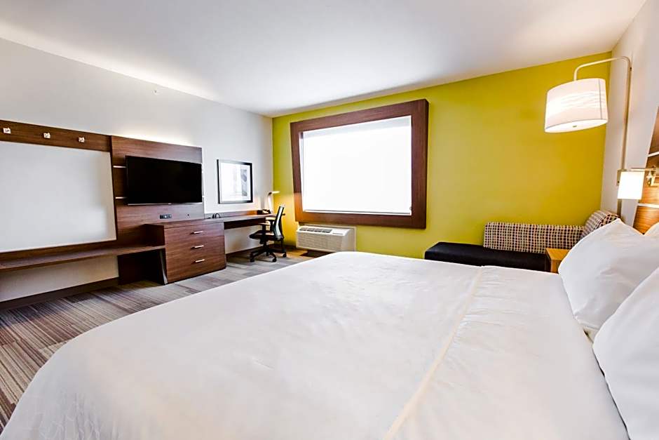 Holiday Inn Express & Suites West Edmonton-Mall Area By IHG