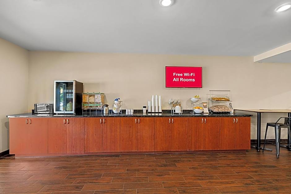 Red Roof Inn & Suites Albany, GA